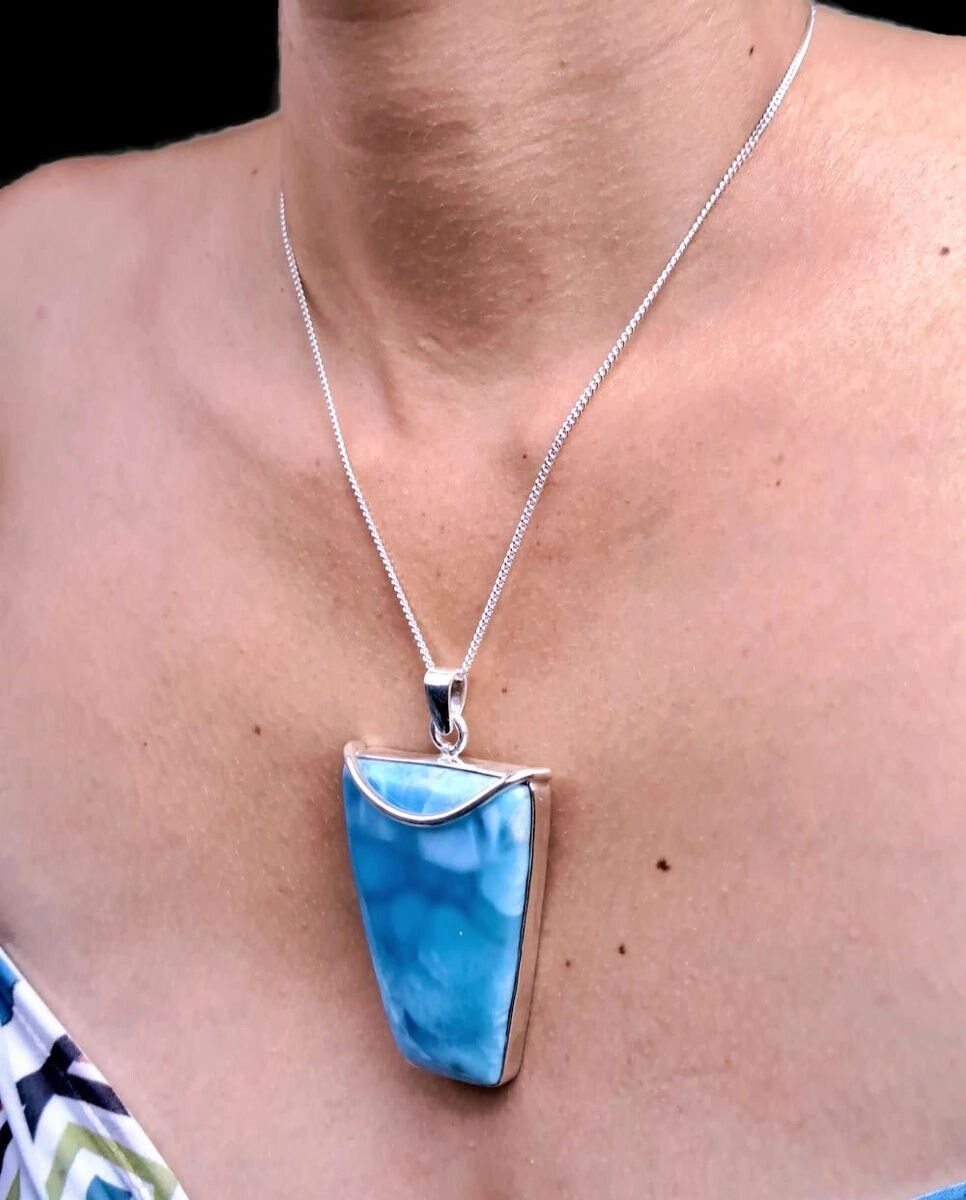 2.8 "in. Big Dominican Nice Sky Blue Larimar Stone Pendant Handmade