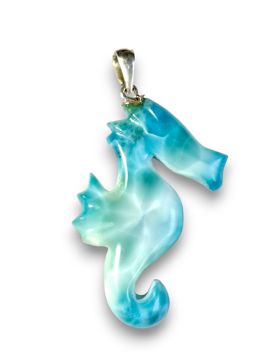 Pendentif Hippocampe Sculpté à la main en Pierre de Larimar Bleu Profond de République Dominicaine Qualité HQ