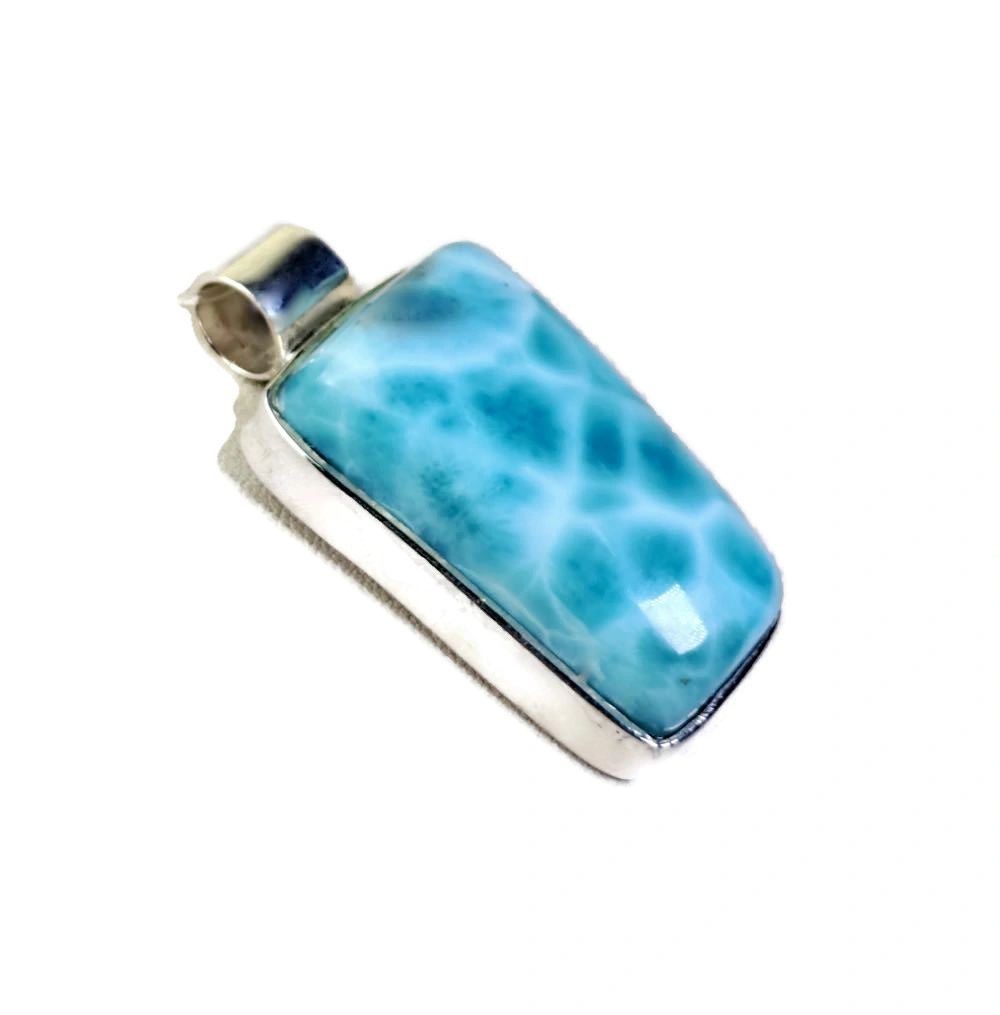Pendentif en pierre Larimar bleu de République Dominicaine, 1,9 po, fait à la main