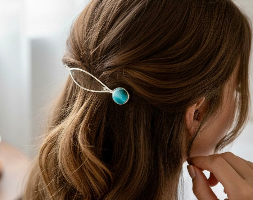Pince à cheveux en acier inoxydable avec pierre de larimar bleue faite à la main