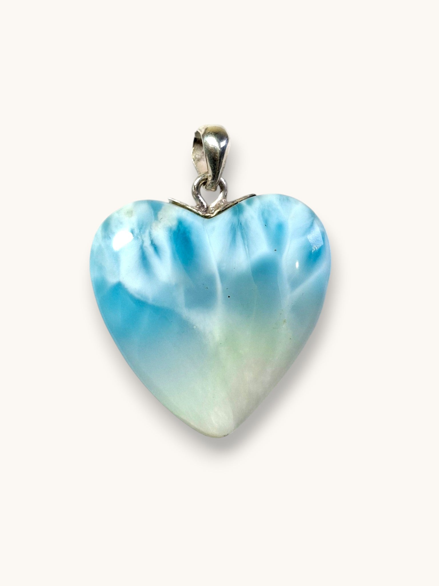 Pendentif en larimar bleu dominicain fait main de 4 cm.