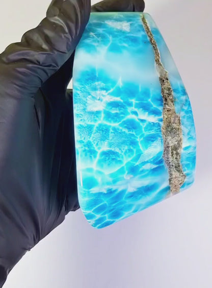 820 g Spécimen de pierre de larimar naturelle polie bleue foncée dominicaine de guérison